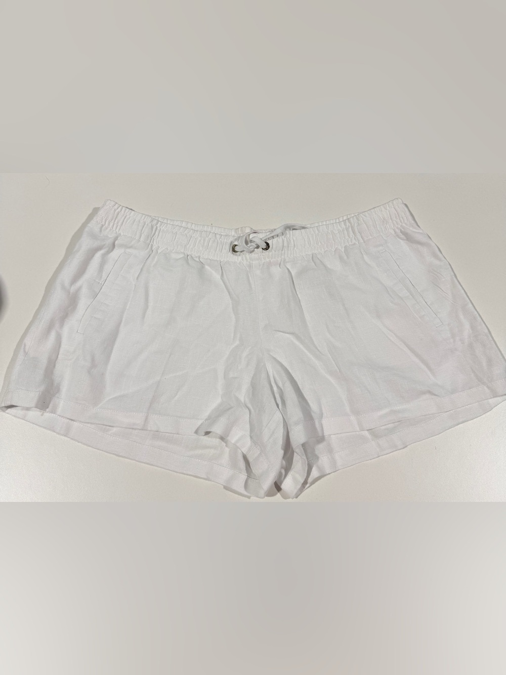 Lilly Pulitzer 100% Linen White Shorts, Size XL